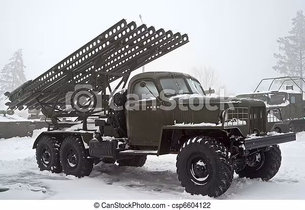 Pháo phản lực phóng loạt BM-13-16 chỉ đơn giản là các ray phóng đạn, được kết nối thành giá phóng, có thể thay đổi góc bắn và hướng bắn. BM-13-16 có thể phóng đi liên tục 16 quả đạn pháo phản lực, với đầu đạn nặng 5kg, tầm bắn tối đa 11,7km.