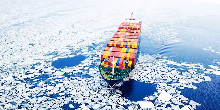 Chính quyền Tổng thống Biden đang đưa Bắc Cực vào tầm ngắm, khi các sông băng tan chảy sẽ mở rộng các tuyến đường vận chuyển trong khu vực và tăng khả năng tiếp cận các nguồn tài nguyên thiên nhiên.