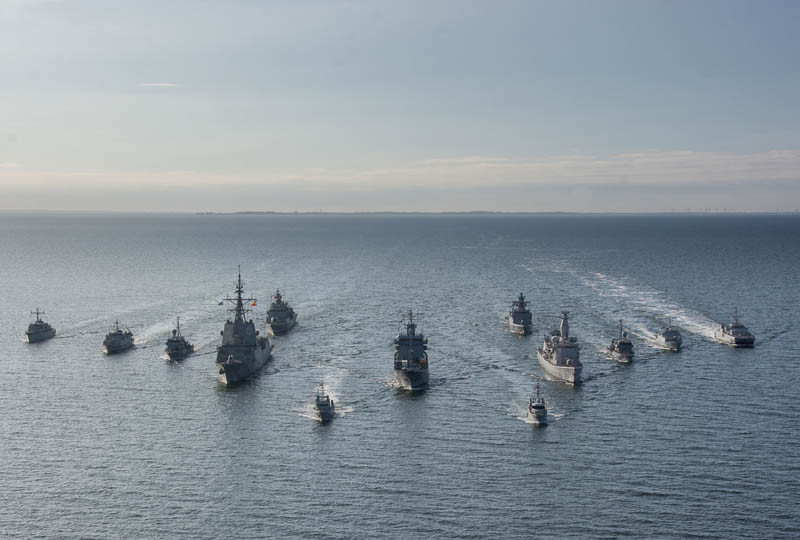 Thứ ba là Lầu Năm Góc và các đồng minh NATO đang đẩy mạnh các cuộc tập trận chung về hải quân và không quân trong khu vực. Cụ thể vào ngày 18/5, 10 quốc gia NATO đã khởi động cuộc tập trận “Lá chắn” ở Bắc Đại Tây Dương.