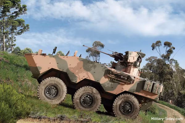 Xe bọc thép Guarani được trang bị động cơ diesel Iveco Cursor 10ENT-C 383 mã lực. Khung xe có chiều dài 6,9 m, rộng 2,7 m và cao 2,4 m, trọng lượng chiến đấu của xe bọc thép là 16,7 tấn. Tốc độ tối đa trên đường cao tốc đạt 110 km / h. Có thể vượt chướng ngại vật nước với tốc độ lên đến 8-9 km/h. Phạm vi hoạt động là 600 km.