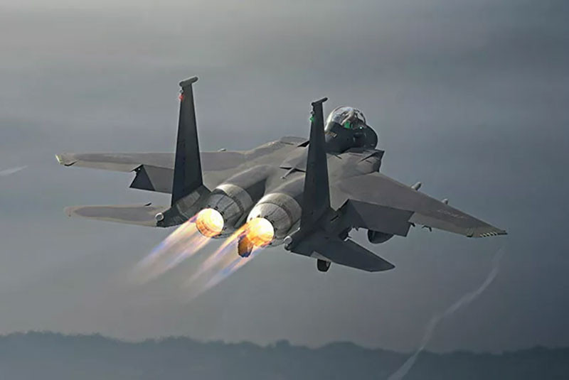 F-15 được thiết kế vào những năm 1960, nhưng vẫn có thể tiếp tục phục vụ và đáp ứng các nhiệm vụ chiến đấu của chiến tranh hiện đại. Đây cũng là minh chứng cho sự thất bại của dự án F-22 đầy tốn kém. Nguồn ảnh: USAF.