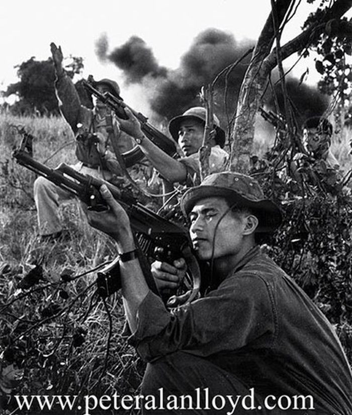 Một xạ thủ có thể bắn điểm xạ hai viên AK-47, trúng bia số 7 ở khoảng cách 100 m, với hai điểm chạm chỉ cách nhau 10 đến 15 cm. Trong thời kháng chiến chống Mỹ, quân địch đều hết sức lo sợ khi nghe những tiếng súng điểm xạ “bằng, bằng” đều đặn, vì đó là dấu hiệu của việc chúng đang đối đầu với "lính cựu", dày dặn trận mạc. 