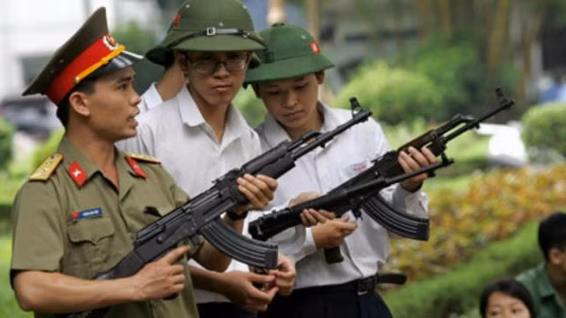 Yếu lĩnh của tuyệt kỹ này là: "Bóp vào nhả ngay, ra tay dính cò". Không chỉ cần nắm vững yếu lĩnh động tác mà người lính cần phải có một tâm lý bình tĩnh, gan dạ mới có thể áp dụng thành công trong lúc chiến đấu. 