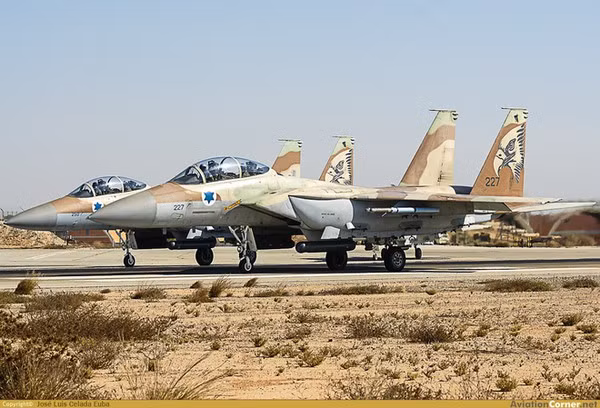 Phi đội F-15 của Israel có năng lực chiến đấu rất cao; uy thế trên không và khả năng phô diễn sức mạnh trên khắp khu vực Trung Đông của Israel chủ yếu dựa vào sức mạnh của phi đội F-15. Tuy nhiên những chiếc F-15 chiếm ưu thế trên không của IAF, đã có khoảng 40 năm phục vụ.