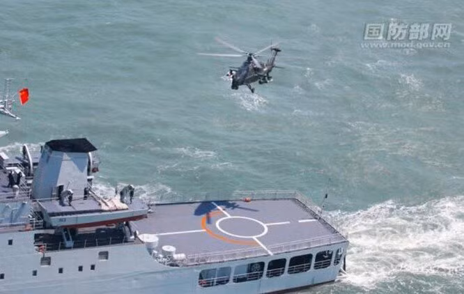 Phiên bản mới của trực thăng Z-10 cũng được hưởng lợi từ các biện pháp đối phó chủ động và thụ động, hệ thống cảnh báo tiếp cận tên lửa, bộ thu cảnh báo radar, thiết bị gây nhiễu tia hồng ngoại và các tấm giáp làm từ graphene, tất cả đều giúp cải thiện đáng kể khả năng sống sót.