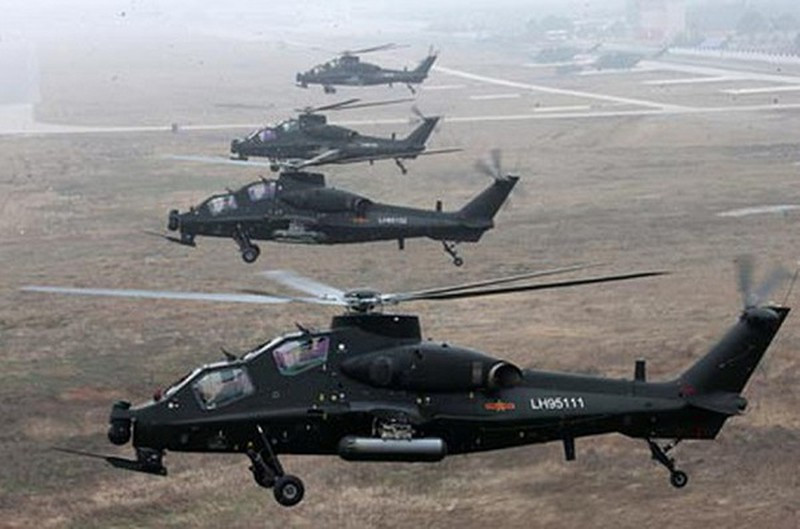 Các cấu trúc ống xả bên hông của Z-10 được làm tròn nhằm tăng tính năng tàng hình. Một lợi thế đáng chú ý của Z-10 so với các đối thủ khác là dễ bảo trì, chi phí vận hành thấp và tỷ lệ sẵn sàng chiến đấu cao, điều này có thể giúp thu hẹp đáng kể khoảng cách hiệu suất so với máy bay Nga và Mỹ. Nguồn ảnh: QQ.