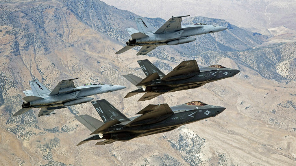 F-35 và loại máy bay bị đánh giá thấp hơn là F-18E đều vấp phải sự phản đối đáng kể từ các quan chức Thụy Sĩ, nguyên nhân là do Mỹ đã áp đặt các điều khoản nghiêm ngặt về cách máy bay có thể được sử dụng sau khi bán, trong khi phía Pháp thì không.