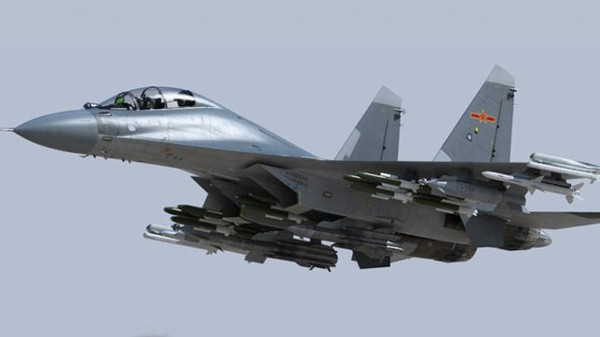 Nếu so về khả năng không chiến tầm gần, máy bay chiến đấu có gốc dòng Su-27 luôn khiến đối phương run sợ; còn không chiến ngoài tầm nhìn, J-16 được trang bị radar mảng pha chủ động mới nhất, do Trung Quốc phát triển, phạm vi phát hiện mục tiêu trên không hơn 250 km; hiệu suất không hề tệ. 