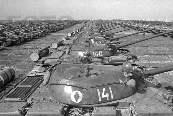 Theo phương án diễn tập, quân đội Liên Xô chia thành 6 hướng tấn công chính về hướng phòng thủ của NATO. Khi bắt đầu cuộc tập trận, quân đội Liên Xô và các lực lượng thiện chiến của Khối Warszawa đã tiến hành một cuộc tấn công hạt nhân và ném bom vào mục tiêu mô phỏng là phòng tuyến NATO ở Tây Đức.