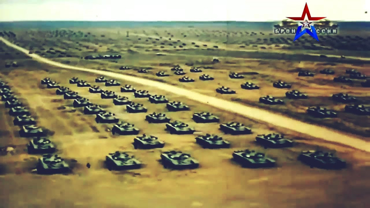 Cuộc tập trận Zapad-81 đặt dưới sự chỉ huy hoàn toàn của Nguyên soái Uskinov, Bộ trưởng Quốc phòng Liên Xô. Ngay sau khi các phương tiện và thiết bị tập trận được công bố, chỉ huy các nước đã hoảng sợ và không thể rời mắt khỏi diễn biến của cuộc tập trận.