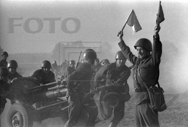 Trong ngày thứ tám của cuộc tập trận, các xe tăng Liên Xô đã tấn công phủ đầu xuống Dunkirk, nơi mô phỏng nước Pháp là phần phía đông của Ba Lan. Sau một cuộc giao tranh ác liệt và ngắn ngủi, dưới hỏa lực dữ dội của quân Liên Xô, quân phòng thủ đã bị đánh tơi tả và bến tàu nhanh chóng bị quân đội Liên Xô kiểm soát.