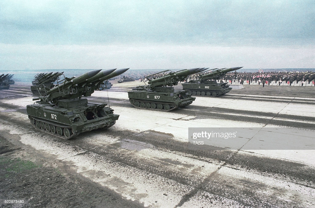 Liên Xô đã để mắt đến hành động của Trung Quốc và triển khai một số lượng lớn lực lượng quân sự ở biên giới Trung-Xô, gây ra mối đe dọa rất lớn đối với an ninh lãnh thổ của Trung Quốc. Vì vậy, trong tình trạng như vậy, người ta khó có thể không liên tưởng cuộc tập trận Hoa Bắc của Trung Quốc với cuộc tập trận "Zapad-81" của Liên Xô.