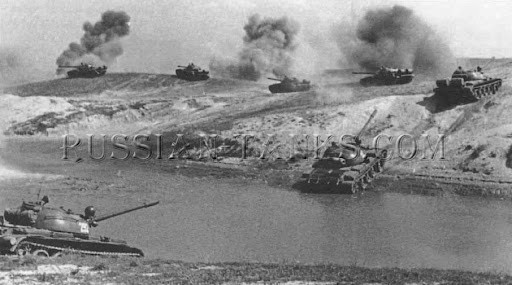 Sau đó, Tập đoàn quân xe tăng Cận vệ của Liên Xô cũng đã hạ gục những chiếc xe tăng mô phỏng của đối phương và nhanh chóng tiến vào khu vực eo biển Manche. Điều khiến giới quan sát các nước NATO khiếp sợ hơn cả là sức mạnh hải quân hùng hậu của Liên Xô.