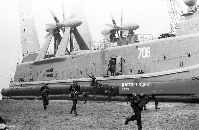 Trong các hoạt động liên hợp trên biển, trên bộ, trên không và đổ bộ đường không, máy bay ném bom và tàu ngầm mặt nước của Liên Xô phối hợp hoàn hảo, và các mục tiêu tập trận hoàn toàn không có khả năng đánh trả. Điều này cũng khiến nhiều nhà quan sát cảm thấy kinh ngạc.