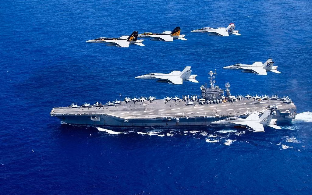 Tin thứ hai là hiện tại, không phát hiện được tình trạng hoạt động của máy bay cảnh báo sớm và máy bay trinh sát của Israel, Không quân Israel có thể đã đóng thiết bị phát đáp và cũng chuẩn bị đối phó với mọi khả năng có thể xảy ra. Ảnh: Tàu sân bay USS John C. Stennis của Mỹ tại Vịnh Ba Tư - Nguồn: Hải quân Mỹ.
