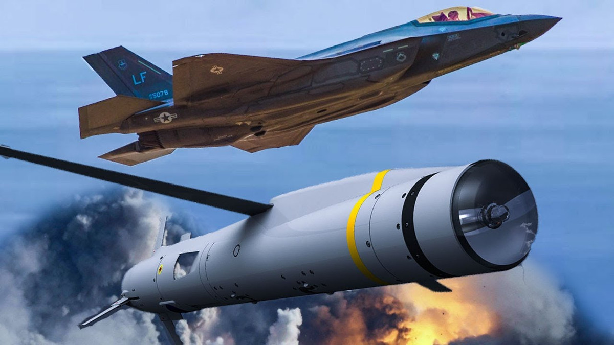 SPEAR-EW có thể được phóng ở tầm xa hoặc bay qua một khu vực, thực hiện vai trò như một thiết bị gây nhiễu dự phòng hoặc một mồi nhử để phóng qua vùng trời đang tranh chấp. Việc bổ sung SPEAR-EW vào dòng tên lửa tấn công SPEAR hiện có sẽ tăng đáng kể khả năng và lực lượng mà không cần lặp lại việc nghiên cứu và tích hợp nền tảng.