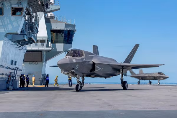 Ngoài việc chở 10 chiếc F-35B của Mỹ, Queen Elizabeth còn chở 8 chiếc F-35B của Anh, cộng với 6 chiếc F-35B trên tàu đổ bộ American và tàu sân bay Carl Vinson, cùng 10 chiếc F-35C trên USS; khiến cuộc tập trận chung này, trở thành nơi tập trung nhiều máy bay tàng hình trên tàu sân bay nhất.