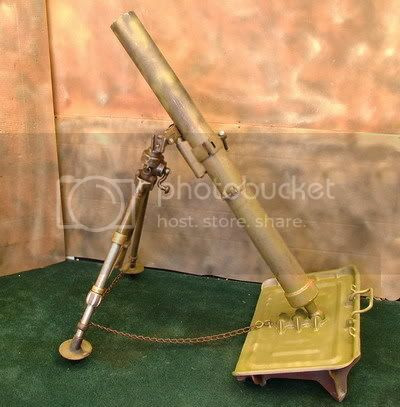 Ngoài ra còn có Súng cối 81 mm kiểu M1 của Mỹ, chiều dài súng là 1.263 mm, trọng lượng 61,7 kg, trọng lượng đạn từ 3,08-6,81 kg; tầm bắn hiệu quả từ 1.200-3.000 m, tốc độ bắn 18 phát/phút. Súng do Mỹ sản xuất, được sử dụng trong chiến tranh thế giới 2, chiến tranh Triều Tiên. Súng được Quân đội ta thu và sử dụng lại với số lượng lớn.