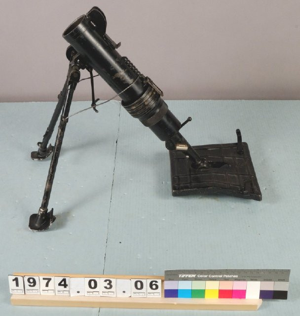 Trong cuộc kháng chiến chống Pháp, Quân đội nhân dân Việt Nam đã sử dụng hiệu quả những khẩu súng cối thu được của quân Pháp, đồng thời cũng tự sản xuất những mẫu súng cối rất đặc biệt để góp phần đánh bại quân đội nhà nghề của thực dân Pháp.