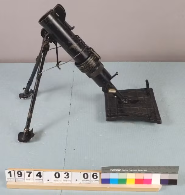 Trong cuộc kháng chiến chống Pháp, Quân đội nhân dân Việt Nam đã sử dụng hiệu quả những khẩu súng cối thu được của quân Pháp, đồng thời cũng tự sản xuất những mẫu súng cối rất đặc biệt để góp phần đánh bại quân đội nhà nghề của thực dân Pháp.