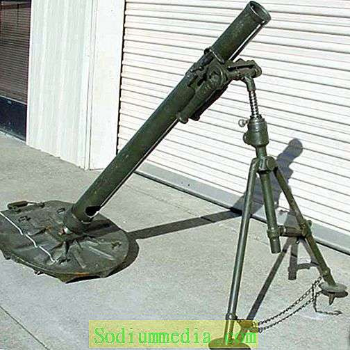 Súng cối 82 mm kiểu 1937 của Liên Xô, chiều dài súng 1.320 mm; khối lượng 45 kg, tầm bắn tối đa 3.100 m. Súng do Liên Xô sản xuất và trang bị cho quân đội của nhiều nước xã hội chủ nghĩa. Năm 1950 Việt Nam được Trung Quốc viện trợ cối M1937, trang bị làm súng cối tiêu chuẩn trong các đại đoàn chủ lực.