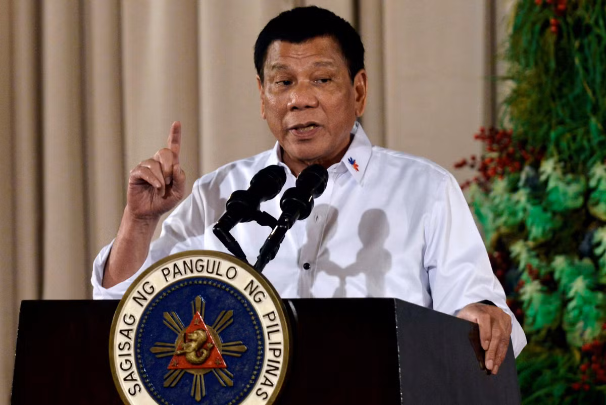 Phần lớn các nhà phân tích hàng hải đều cảm thấy khó lý giải tại sao tổng thống Philippin Rodrigo Duterte, lại thiên về lực lượng cảnh sát biển hơn so với lực lượng hải quân về mặt tăng quân số, và thậm chí cả trong mua sắm những phương tiện mặt nước khác.