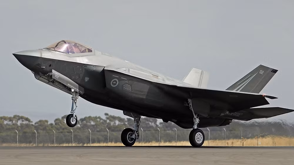Chi phí quá cao là mối đe dọa đến sự tồn tại của F-35. Cần phải chỉ ra rằng, chi phí mà Trung tướng Fick đề cập không phải là chi phí bay của F-35, mà là tổng chi phí sản xuất, sử dụng và bảo dưỡng tiêm kích này.