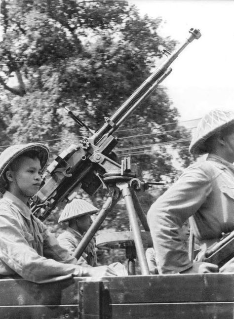 Năm 1950, đại liên DShk phiên bản phòng không được Trung Quốc viện trợ cho Việt Nam và trở thành hoả lực phòng không chính, trong các đại đoàn chủ lực và các tiểu đoàn phòng không độc lập quân đội nhân dân Việt Nam. 