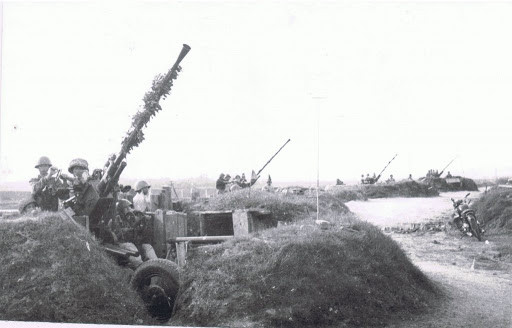 Cuối cùng là pháo cao xạ 37mm M-1939 của Liên Xô, pháo có cỡ nòng 37mm, khối lượng 2100kg, tốc độ bắn 60 phát/phút. Pháo cao xạ M-1939 được phát triển dựa trên pháo Bofors, được sản xuất hàng loạt và đưa vào biên chế của Hồng quân Liên Xô từ năm 1939. 