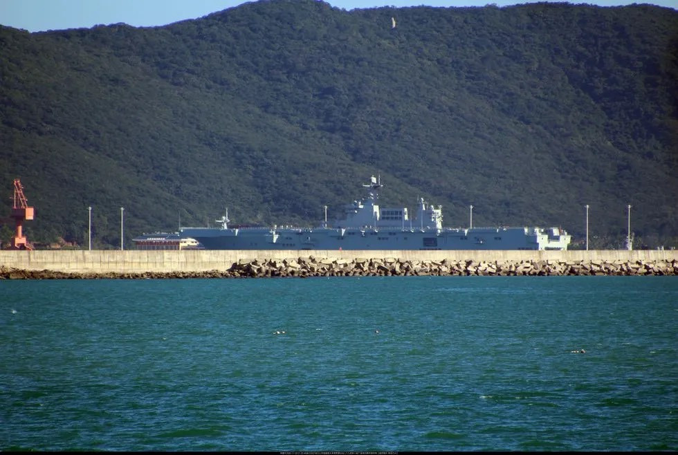 Qua đó có thể thấy khả năng đóng tàu nhanh khủng khiếp của Trung Quốc và tần suất hạ thuỷ tàu đáng kể khi chỉ trong chưa đầy 2 năm đã cho hạ thuỷ liên tiếp 3 tàu đổ bộ trực thăng cỡ lớn.