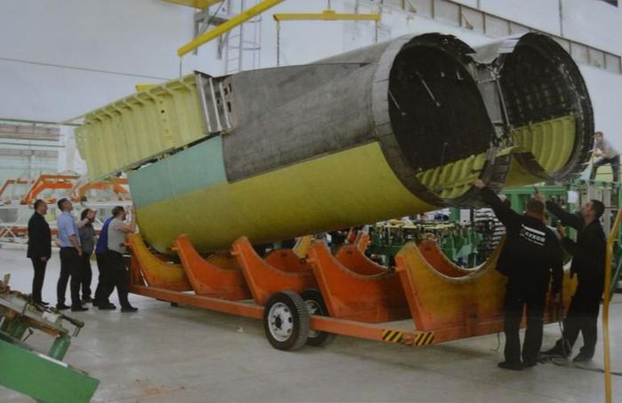 Và biến thể Tu-160M có thể bù đắp cho độ trễ này, và với những cải tiến mới về vũ khí, Tu-160M vẫn có thể đáp ứng các yêu cầu là phương tiện "răn đe" có sức nặng. Một trong những lợi thế đáng kể nhất của Tu-160M, theo các chuyên gia hàng không, sẽ là động cơ NK-32 được nâng cấp lên chuẩn NK-32-02M2.