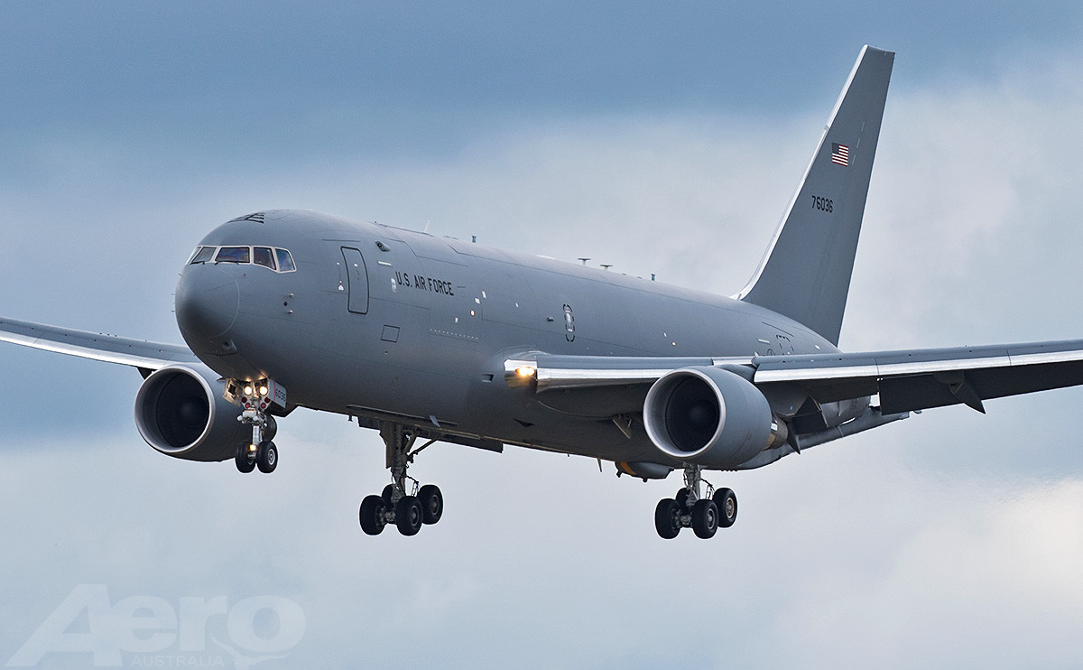 Thứ ba là hiệu suất của máy bay tiếp dầu, Mỹ phải mất mười năm để phát triển máy bay tiếp dầu KC-46. Mặc dù nó có nguồn gốc từ một máy bay thương mại, nhưng nó phải đáp ứng các yêu cầu riêng của Không quân Mỹ. Không quân khó có thể mua thêm một máy bay tiếp dầu có hiệu suất kém hơn.