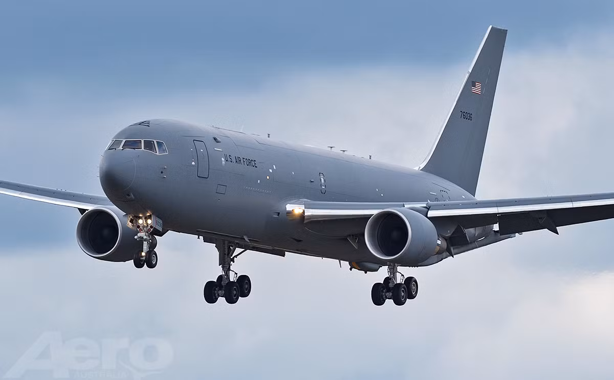 Thứ ba là hiệu suất của máy bay tiếp dầu, Mỹ phải mất mười năm để phát triển máy bay tiếp dầu KC-46. Mặc dù nó có nguồn gốc từ một máy bay thương mại, nhưng nó phải đáp ứng các yêu cầu riêng của Không quân Mỹ. Không quân khó có thể mua thêm một máy bay tiếp dầu có hiệu suất kém hơn.