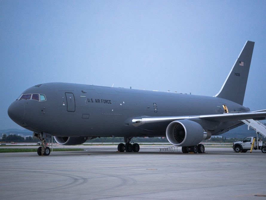 Không quân Mỹ có kế hoạch mua thêm 140-160 máy bay tiếp dầu, sau khi đã hoàn thành mua 179 máy bay tiếp dầu Boeing KC-46 Pegasus. Tuy nhiên, việc đưa Pegasus vào sản xuất đã bị chậm, do các vấn đề với hệ thống quan sát từ xa của nó.