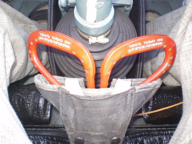 Là một ghế phóng được sử dụng từ những năm 1970, K-36 gần như là loại ghế tối tân trong việc bảo đảm an toàn cho phi công máy bay chiến đấu; có thể thích ứng với việc phóng ở nhiều tốc độ và điều kiện khác nhau, đồng thời chọn đúng thời điểm để mở dù. 