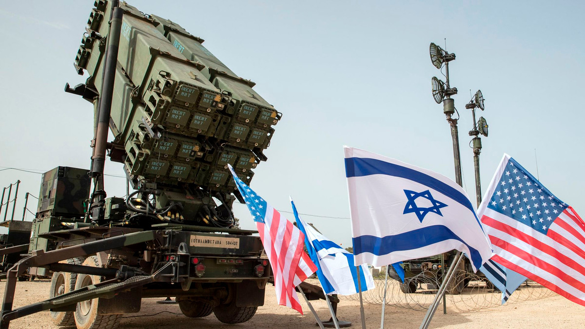 Hệ thống tên lửa phòng không tầm xa, đánh chặn máy bay duy nhất của Israel hiện nay, là tổ hợp tên lửa Patriot do Mỹ chế tạo; không chỉ cực kỳ hạn chế về tầm bắn, mà quan trọng hơn là nó cực kỳ kém tin cậy trong hiệu suất chiến đấu và đã được chứng minh trong nhiều trường hợp.