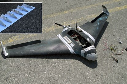 Cũng trong năm 2017, một máy bay không người lái của IS đã thả một quả bom nhỏ vào một chiếc xe tăng của quân đội Iraq, giết chết viên chỉ huy đứng bên ngoài cửa sập của xe. 