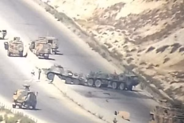 Chỉ cần một vài quả bom được thả vào đúng thời điểm và địa điểm, các phương tiện bọc thép có giá đắt gấp hàng trăm lần chiếc UAV tiến công có thể bị phá hủy. Tình hình càng tồi tệ hơn, khi công nghệ tấn công bằng UAV đang phát triển nhanh chóng. 