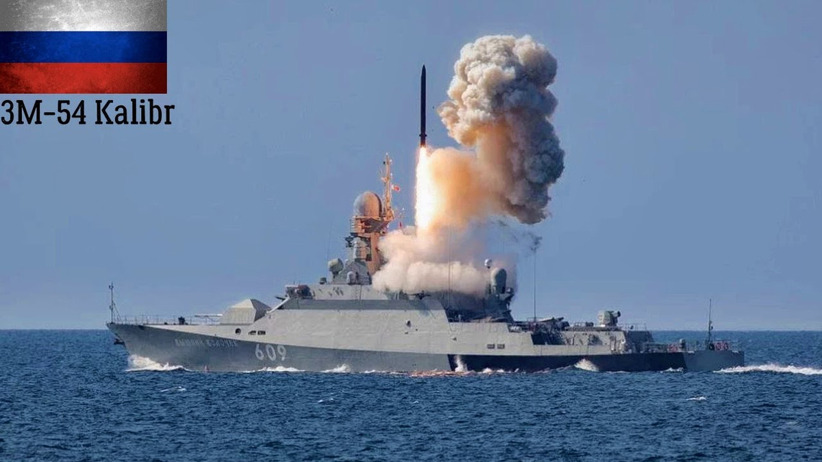 Iskander-M là vũ khí lý tưởng, để tiến công mục tiêu trong tầm bắn 500 km. Cùng với đó là các loại tên lửa hành trình Kalibr với tầm bắn đến 1.600 km, lấp đầy khoảng trống về hỏa lực của máy bay ném bom chiến thuật và chiến lược.