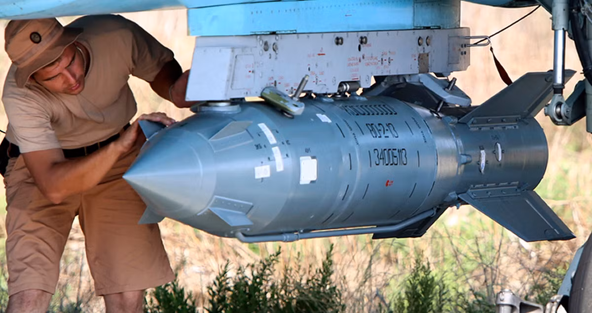 Các đoạn video đã ghi hình các phương tiện của IS, bao gồm cả xe tăng, xe đánh bom liều chết đang di chuyển, đã bị vũ khí chính xác của VVS tiêu diệt… Vào năm 2017, mẫu máy bay Su-25SM-3 cải tiến, được trang bị cảm biến điện quang SOLT-25 cải tiến ở mũi, có thể giúp tiêu diệt mục tiêu chính xác hơn.