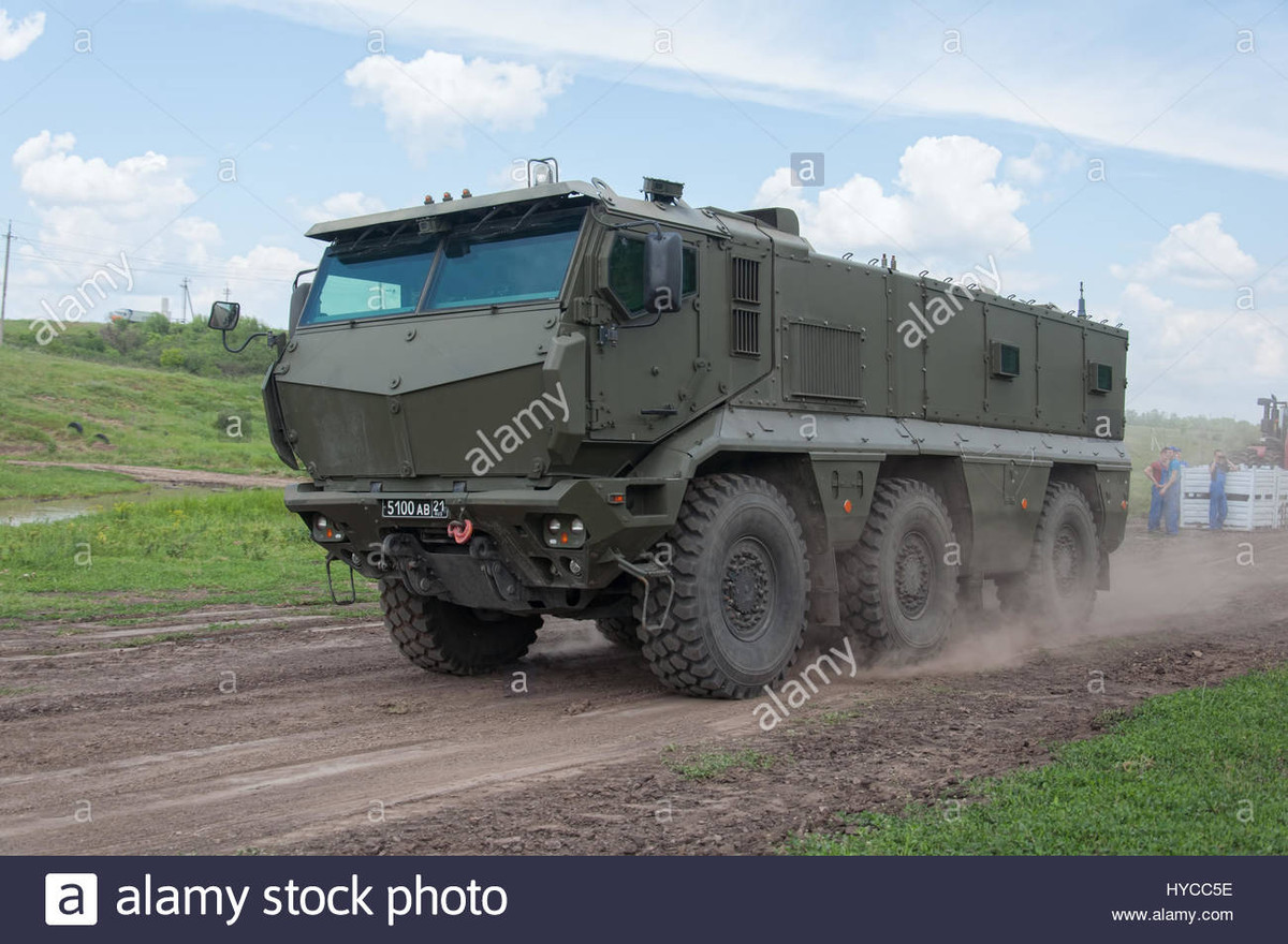 Tất cả các xe thiết giáp lớp Typhoon đều sử dụng khung gầm của hãng ô tô Kamaz, được dẫn động tất cả các bánh. Với thiết kế việt dã như vậy, những con “quái vật” nặng 15 tấn này, có thể băng qua tuyết và cồn cát, cũng như qua các chướng ngại vật trên mặt nước. 