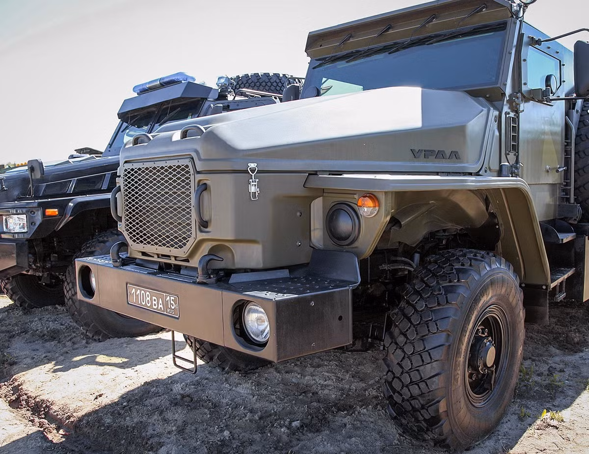 Loại xe cơ giới thứ hai của Quân đội Nga là phương tiện vận tải, có ca bin bọc thép có tên gọi Vityaz-2; đây là loại xe bọc thép, bố trí thành hai khoang riêng biệt, và đều được bọc thép nhẹ.