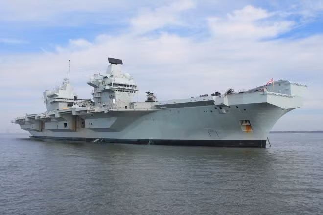 Có thể nói một điều thú vị đó là trong lịch sử tác chiến hải quân thế giới xưa nay hiếm có một nhóm tác chiến tàu sân bay được hợp thành bởi lực lượng của 3 nước tham gia phối hợp. Điều này cũng xuất phát từ việc quá thiếu thốn tàu chiến mặt nước có sức tác chiến cao của Hải quân Anh.