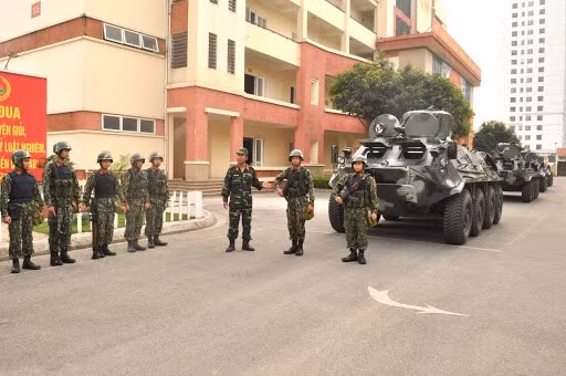 Càng nhiều các đơn vị bộ binh được trang bị áo giáp và mũ chống đạn cũng đồng nghĩa với việc khả năng cơ giới hóa lực lượng bộ binh của ta càng cao. Khi việc cơ giới hóa đạt đến mức độ cao, ta có thể dễ dàng cho người lính những loại trang bị cá nhân tốt nhất mà không bị ảnh hưởng bởi khí hậu hay thể trạng của người lính.