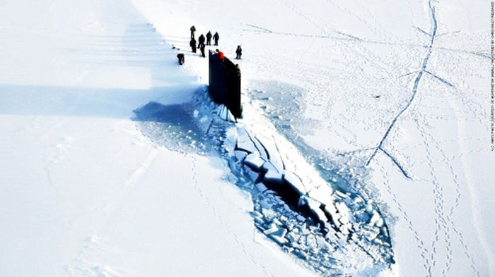 Cuộc diễn tập này vẫn là một màn phô diễn lực lượng và thể hiện khả năng tác chiến của hải quân Nga trong điều kiện băng giá vùng Bắc cực. Và cho thấy các tàu ngầm Nga vẫn hoạt động tốt, không giống như sự cố tàu ngầm Mỹ từng mắc kẹt, khi cố gắng chui lên khỏi mặt băng vào năm ngoái.