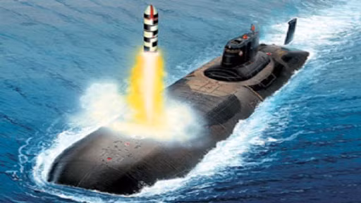 Tàu ngầm lớp Borei là những tàu ngầm mang tên lửa đạn đạo tiên tiến nhất của Nga. Tàu ngầm này có thể mang tối đa 16 tên lửa đạn đạo RMS-56 Bulava, mỗi tên lửa được trang bị từ 6 đến 10 phương tiện tiếp cận độc lập (MIRV), tùy thuộc vào loại đầu đạn hạt nhân. 