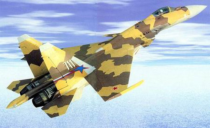 Khung máy bay Su-37 được đưa vào thử nghiệm vào đầu năm 1995 và được giao cho nhà máy thử nghiệm của phòng thiết kế Sukhoi, để lắp đặt các vòi phun vectơ lực đẩy. Do ảnh hưởng của Liên Xô sụp đổ, kế hoạch trang bị động cơ AL-37FU mạnh hơn đã bị hủy bỏ và thay thế bằng động cơ AL-31FP.