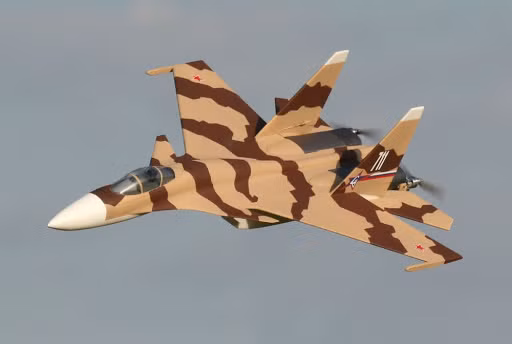 Việc Su-37 được phát triển đạt đến giai đoạn có thể bay được, được xem là thành công và phần lớn kết quả đó là nhờ những thành tựu to lớn mà ngành công nghiệp quốc phòng Liên Xô, đã tạo ra trước khi sụp đổ và ngành công nghiệp quốc phòng Nga thời hậu Xô Viết được thừa hưởng. Nguồn ảnh: RBTH.