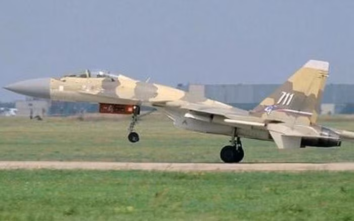Liên Xô đã đưa chiến đấu cơ Su-27 vào sử dụng từ năm 1985, nguyên mẫu Su-37 dự định dùng để trình diễn công nghệ, cho một loạt các tính năng mới, sẽ tạo điều kiện cho sự phát triển của Su-27M.