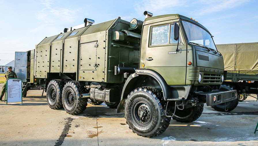 Để bảo quản thực phẩm đông lạnh và dễ hỏng, PAK-200M có thể lắp đặt tủ lạnh; ngoài ra, tủ hấp của PAK-200M không chỉ dùng để chiên thực phẩm, mà còn có thể nướng các sản phẩm có khối lượng nhỏ.